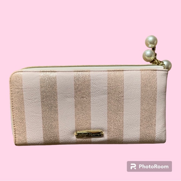 Betsey Johnson wallet ✨ ‼️SOLD‼️ - Picture 2 of 3